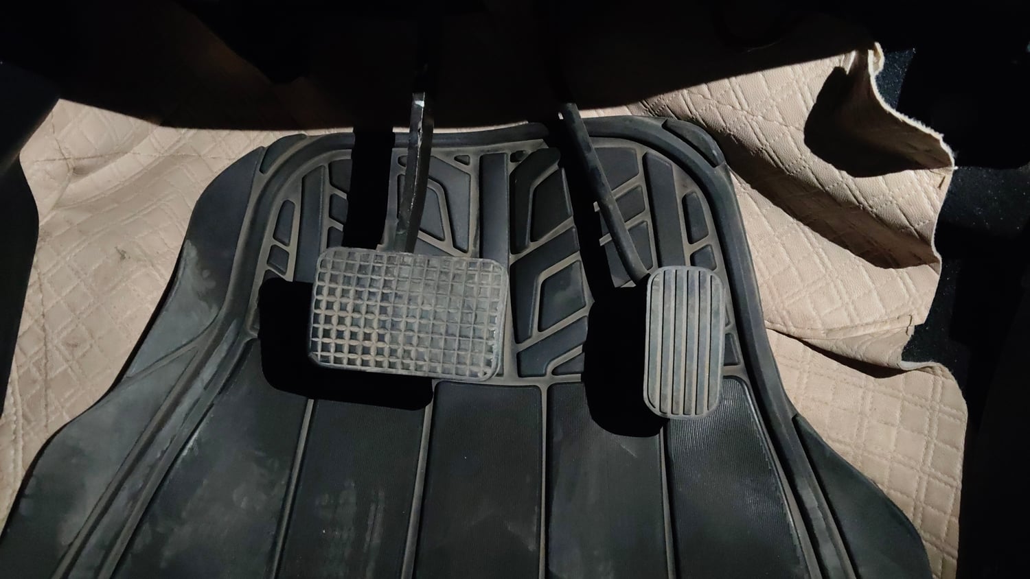 Used 2018 Tata Tiago Revotron XZA Petrol Automatic interior PEDALS VIEW