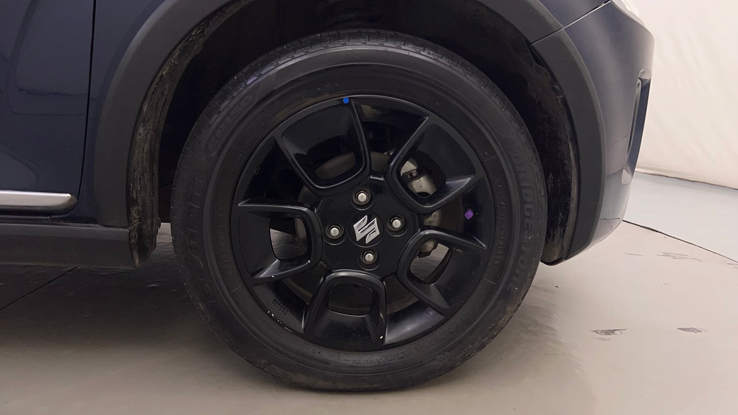 Used 2023 Maruti Suzuki Ignis Zeta 1.2 AMT Petrol Automatic tyres RIGHT FRONT TYRE RIM VIEW