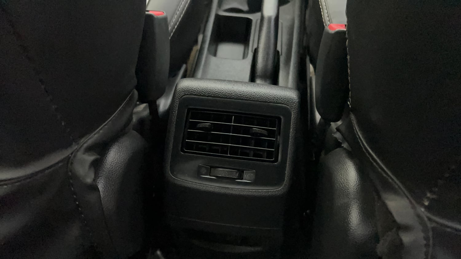 Used 2015 Hyundai Grand i10 Sportz 1.2 Kappa VTVT Petrol Manual top_features 2nd row AC vent