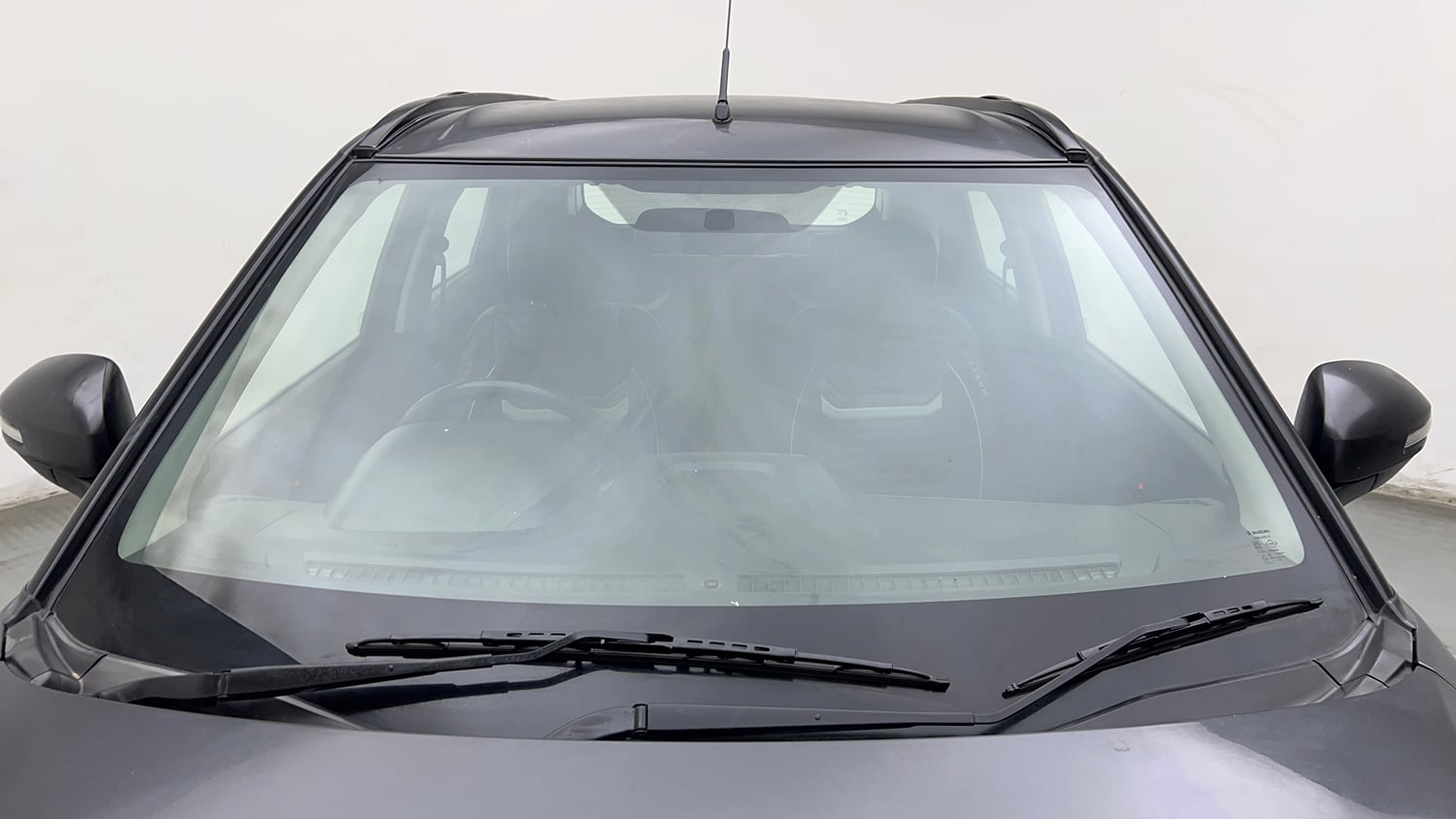 Used 2020 maruti-suzuki Vitara Brezza VXi Petrol Manual exterior FRONT WINDSHIELD VIEW