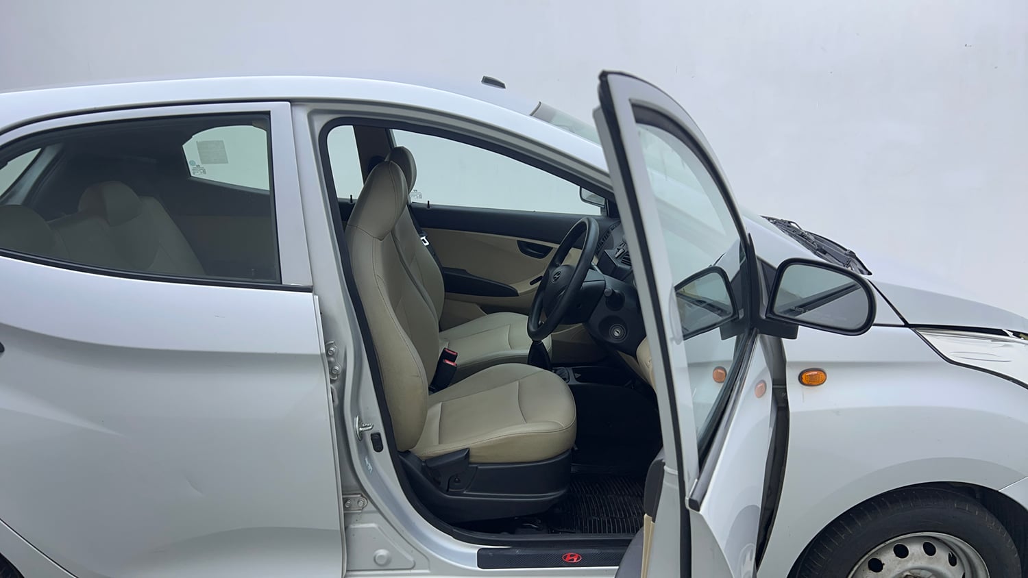 Used 2018 Hyundai Eon Era + Petrol Manual interior RIGHT SIDE FRONT DOOR CABIN VIEW