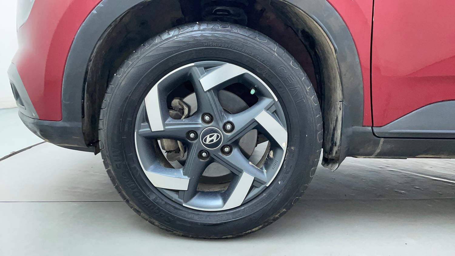 Used 2019 Hyundai Venue SX Plus 1.0 Turbo DCT Petrol Automatic tyres LEFT FRONT TYRE RIM VIEW