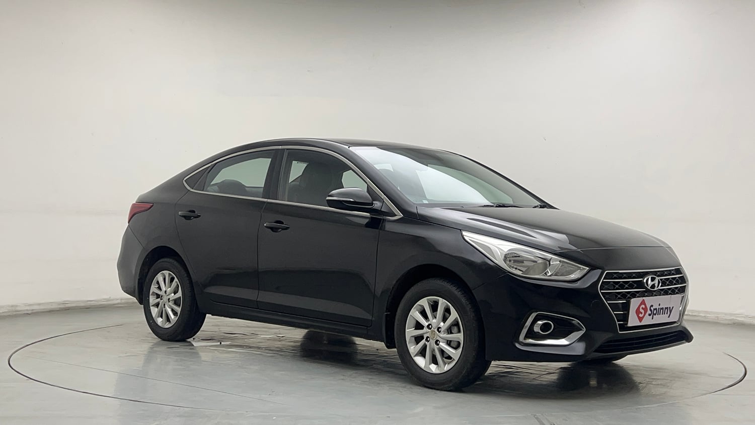 Used 2018 Hyundai Verna EX 1.6 VTVT AT Petrol Automatic exterior RIGHT FRONT CORNER VIEW