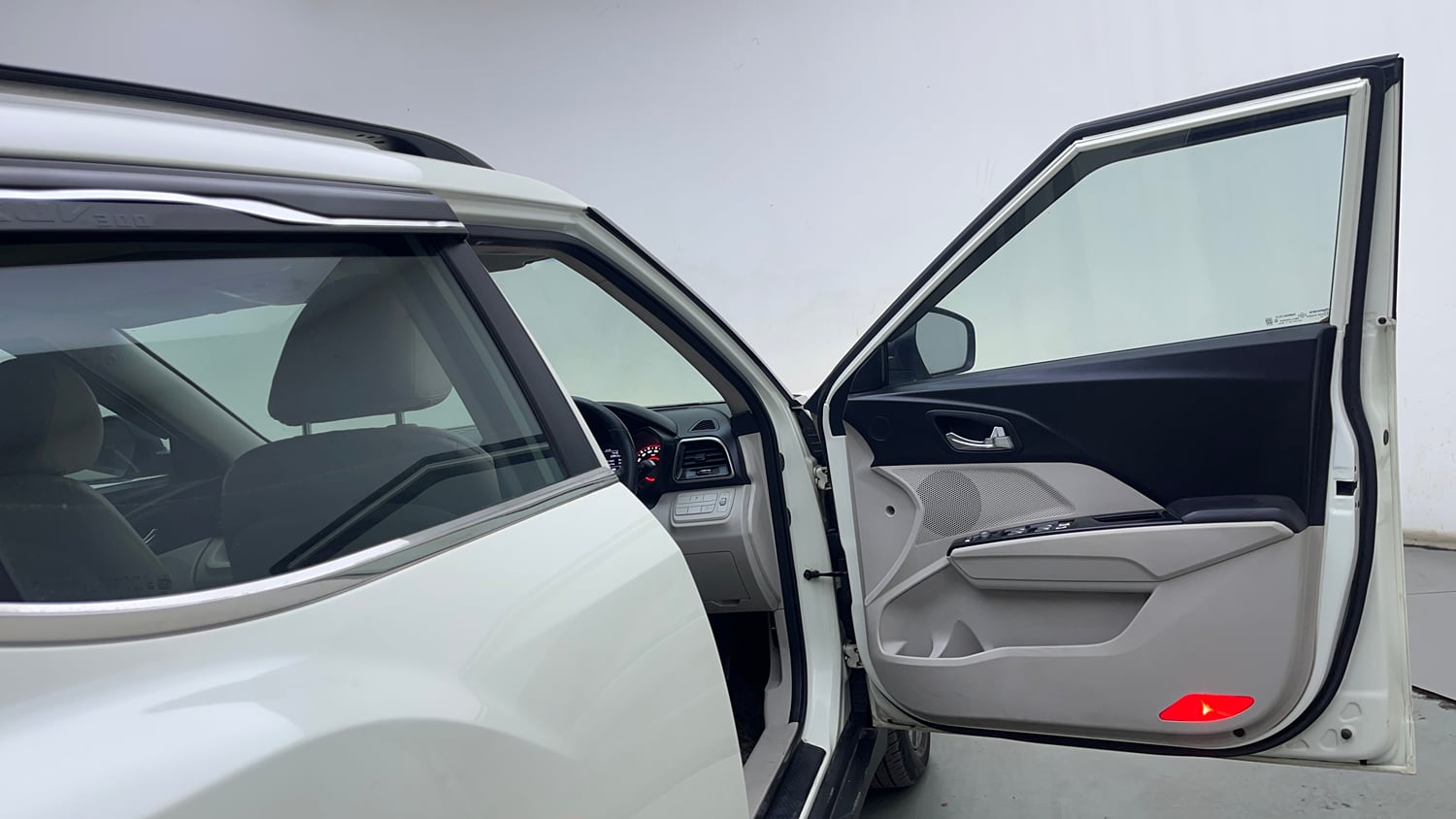 Used 2021 Mahindra XUV 300 W8 (O) 1.5 Diesel AMT Diesel Automatic interior RIGHT FRONT DOOR OPEN VIEW