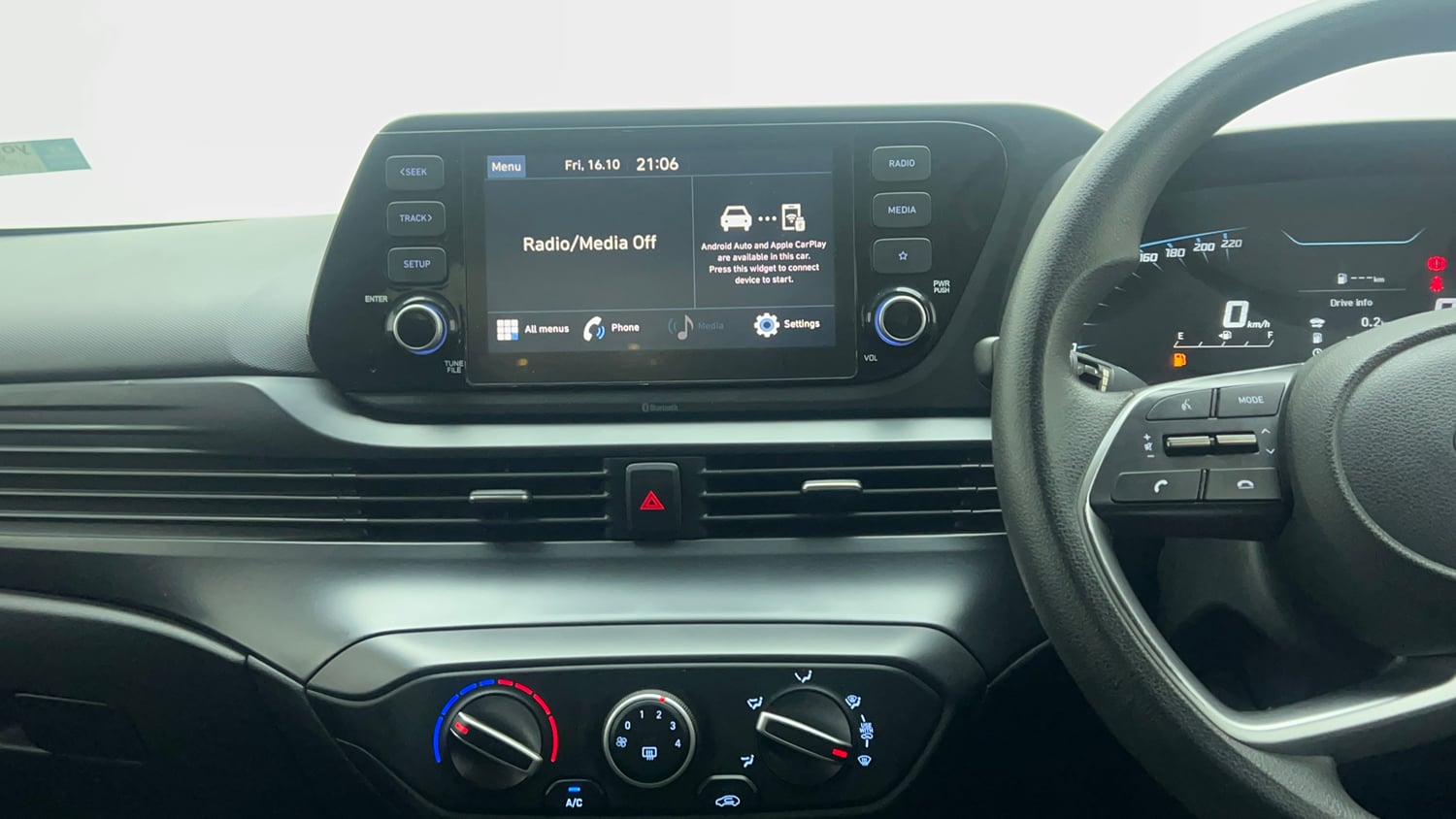 Used 2021 Hyundai i20 Sportz 1.2 MT Petrol Manual top_features Integrated (in-dash) music system