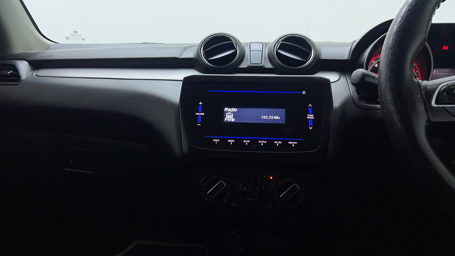 Used 2022 Maruti Suzuki Swift VXi Petrol Manual interior MUSIC SYSTEM & AC CONTROL VIEW