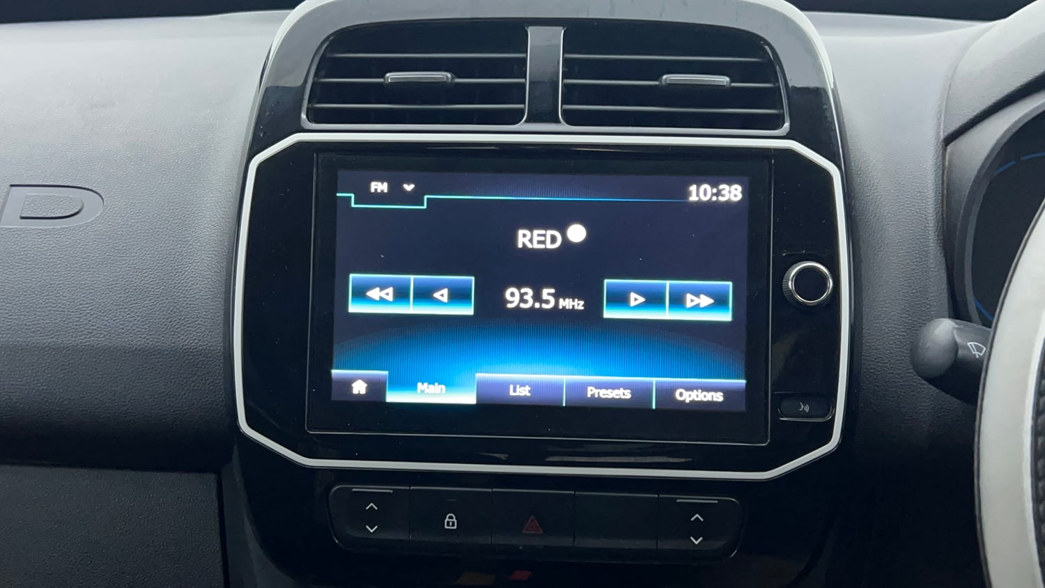 Used 2022 Renault Kwid CLIMBER 1.0 AMT (O) Petrol Automatic top_features Touch screen infotainment system