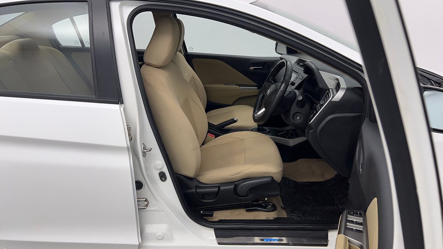 Used 2016 Honda City V Petrol Manual interior RIGHT SIDE FRONT DOOR CABIN VIEW