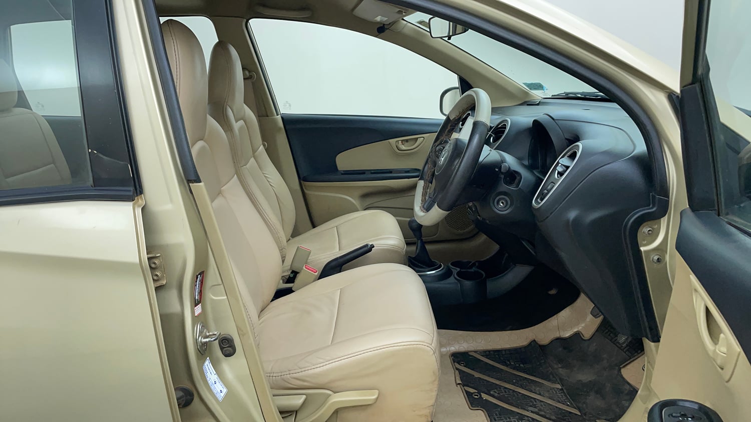 Used 2014 Honda Mobilio V Petrol Petrol Manual interior RIGHT SIDE FRONT DOOR CABIN VIEW