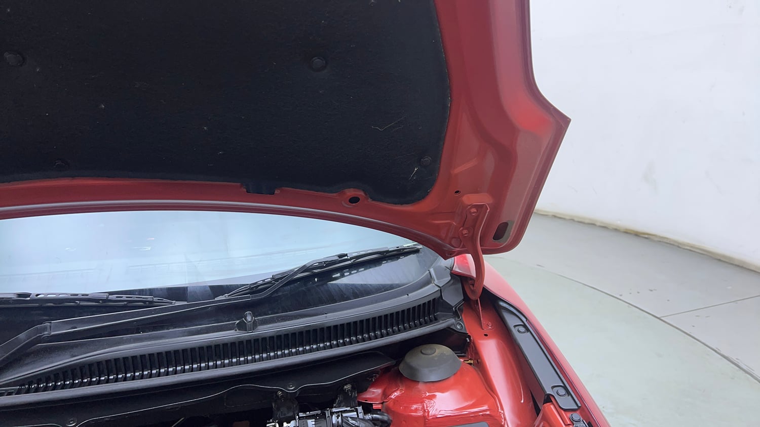 Used 2021 Maruti Suzuki Baleno Zeta Petrol Manual engine ENGINE LEFT SIDE HINGE & APRON VIEW