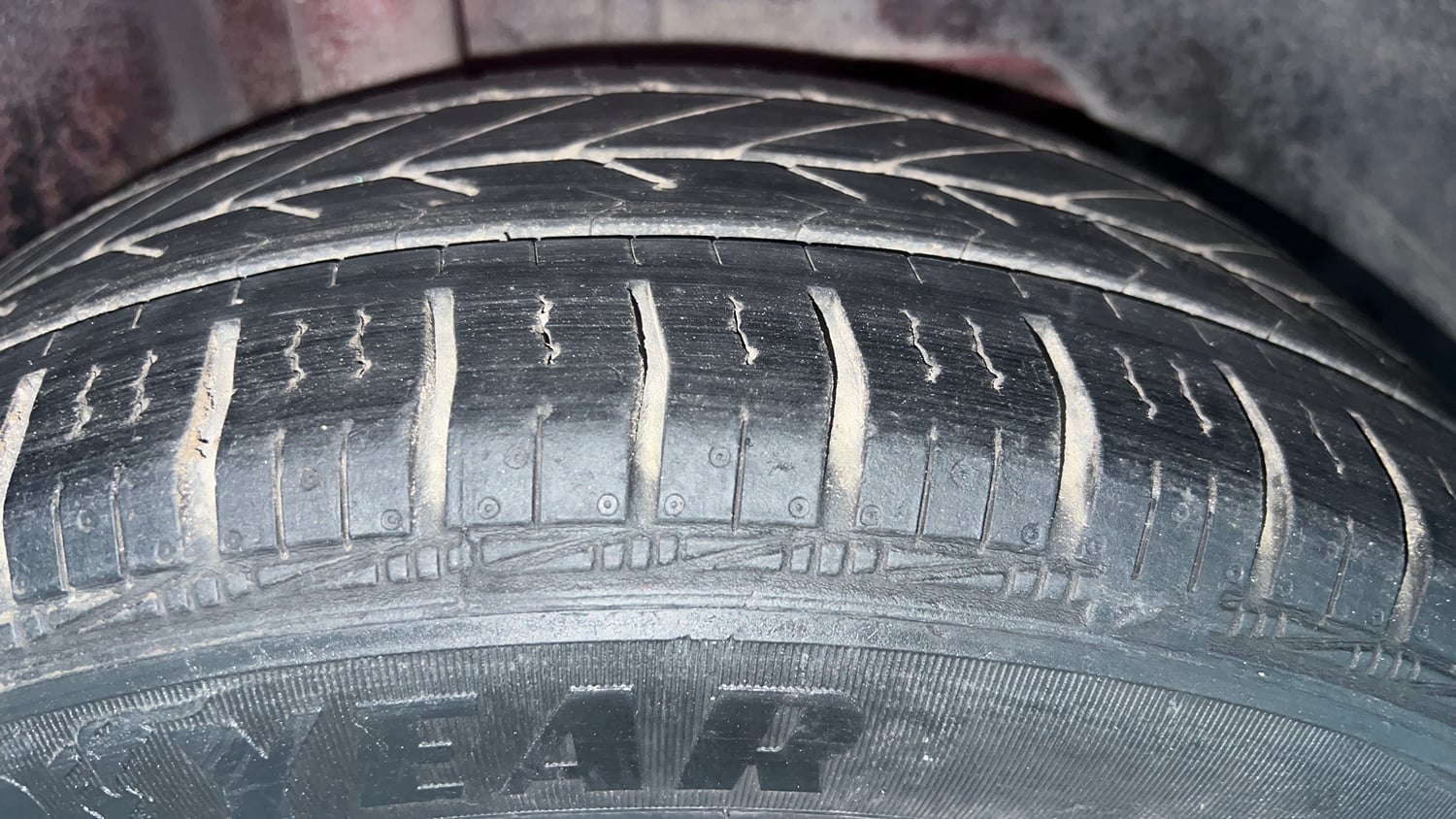 Used 2017 Ford Figo Aspire Titanium 1.2 Ti-VCT Petrol Manual tyres RIGHT REAR TYRE TREAD VIEW
