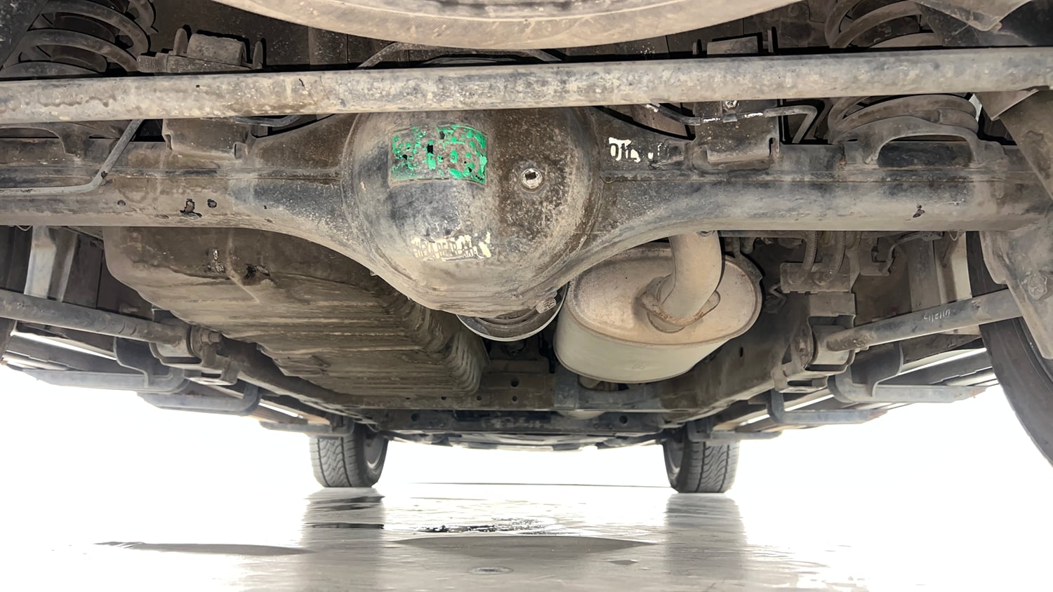Used 2018 Tata Hexa XT 4x2 7 STR Diesel Manual extra REAR UNDERBODY VIEW (TAKEN FROM REAR)