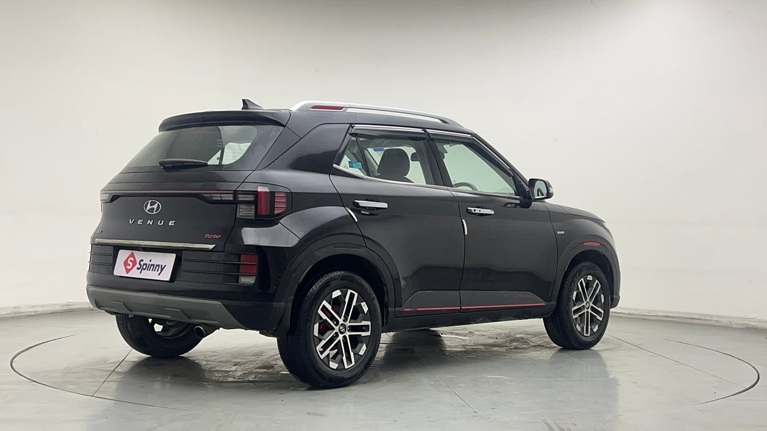 Used 2024 Hyundai Venue SX (O) 1.0 Turbo DCT Petrol Automatic exterior RIGHT REAR CORNER VIEW