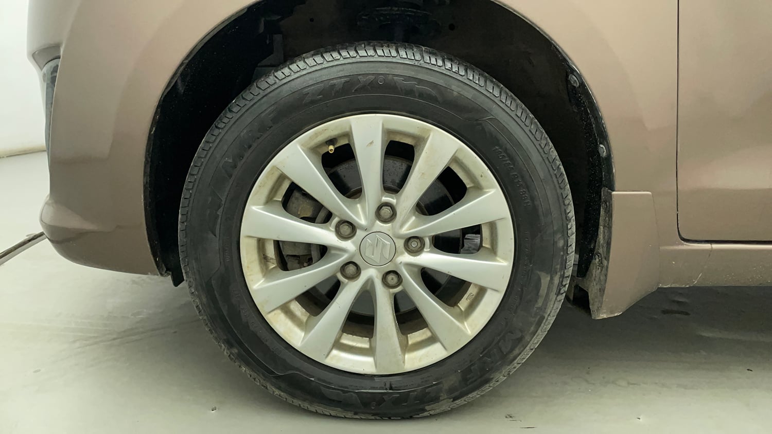 Used 2013 Maruti Suzuki Ertiga ZXi Petrol Manual tyres LEFT FRONT TYRE RIM VIEW
