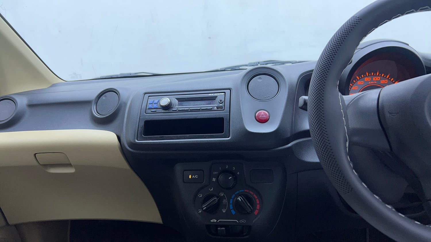 Used 2014 Honda Brio EX MT Petrol Manual interior MUSIC SYSTEM & AC CONTROL VIEW