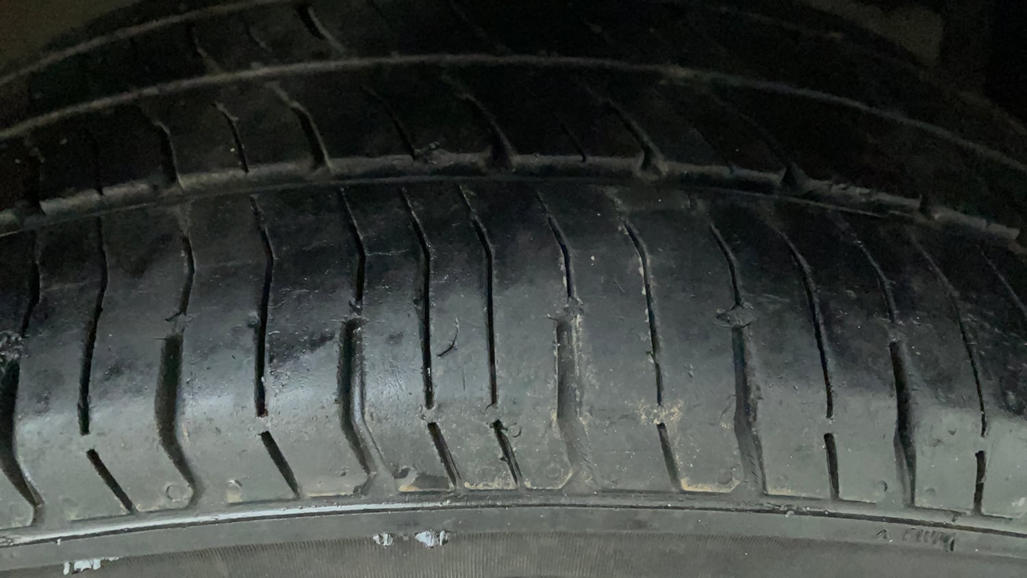 Used 2013 Maruti Suzuki Ertiga ZXi Petrol Manual tyres RIGHT FRONT TYRE TREAD VIEW