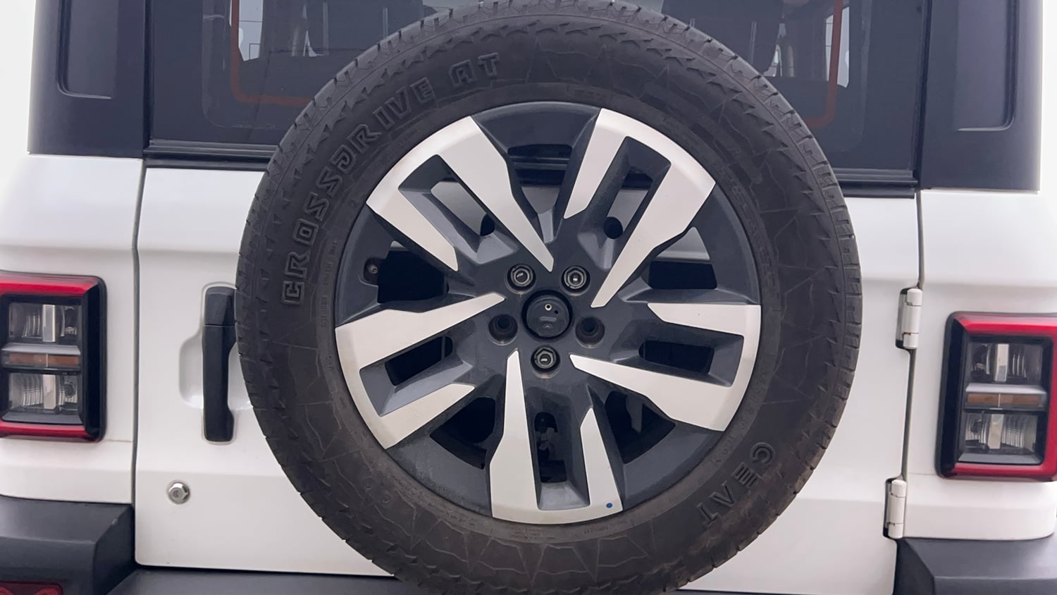 Used 2025 Mahindra Thar Roxx AX7 L Diesel AT 4WD Diesel Automatic tyres SPARE TYRE VIEW