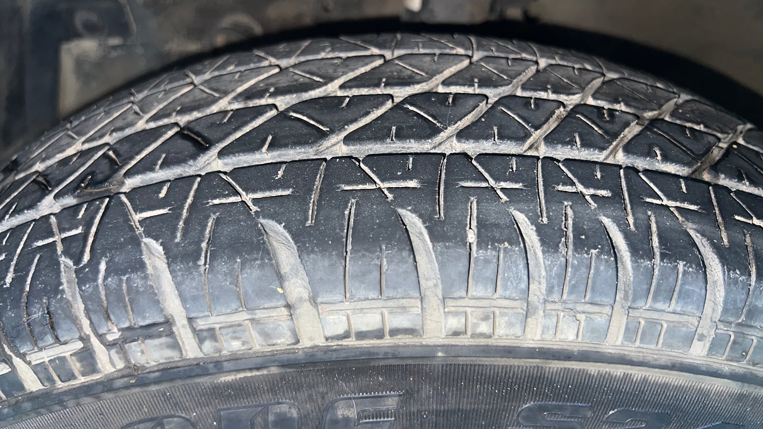 Used 2013 Maruti Suzuki Swift LXi Petrol Manual tyres LEFT FRONT TYRE TREAD VIEW