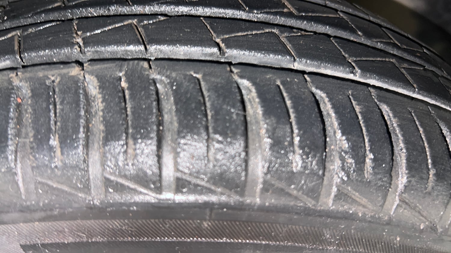Used 2022 Renault Kwid RXT 1.0 AMT Petrol Automatic tyres RIGHT FRONT TYRE TREAD VIEW