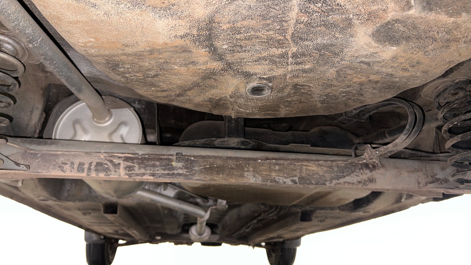 Used 2017 Renault Kwid 1.0 RXT AMT Petrol Automatic extra REAR UNDERBODY VIEW (TAKEN FROM REAR)