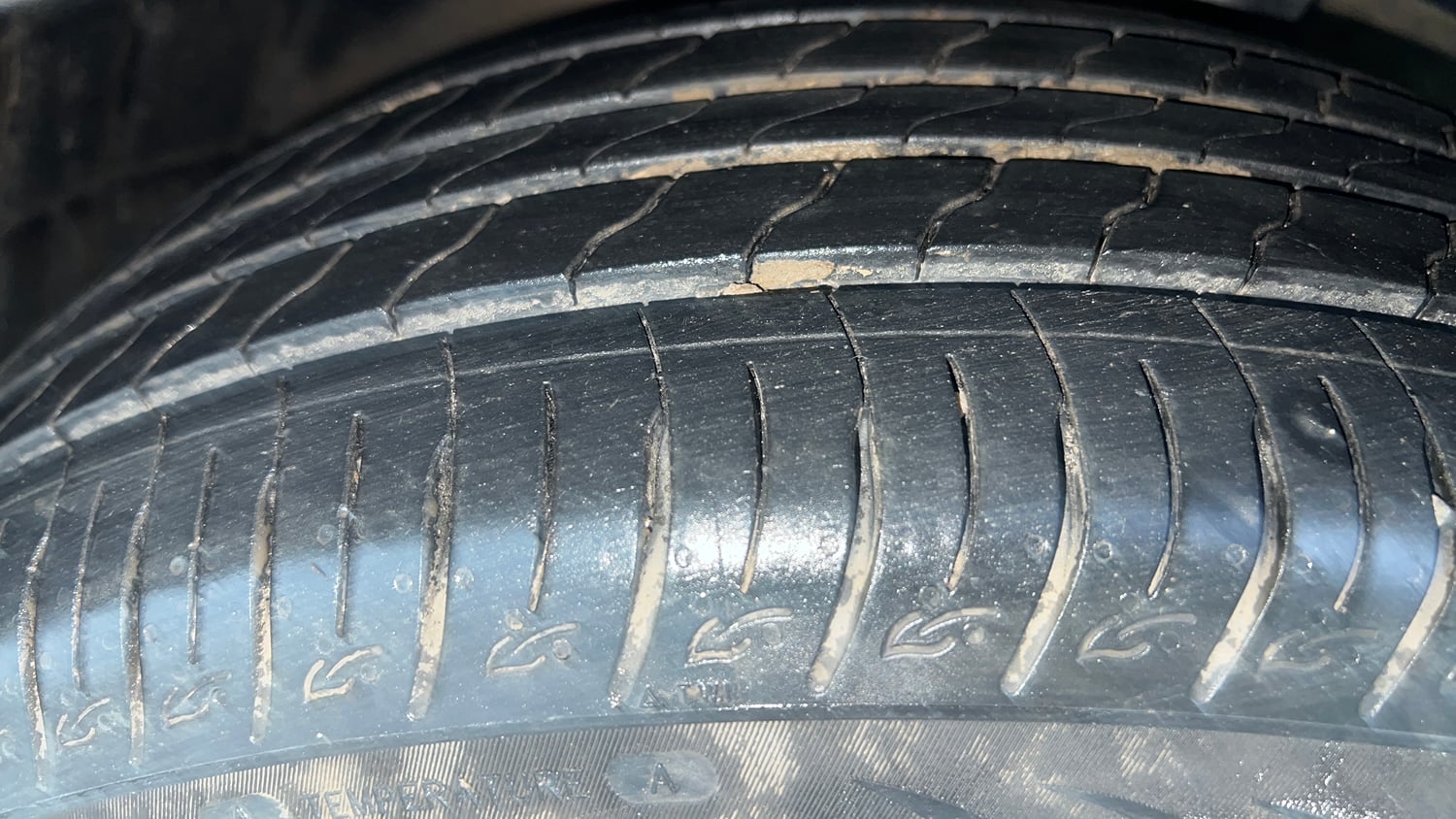 Used 2026 Hyundai Venue 1.0 Turbo Petrol DCT HX6 Petrol Automatic tyres LEFT FRONT TYRE TREAD VIEW