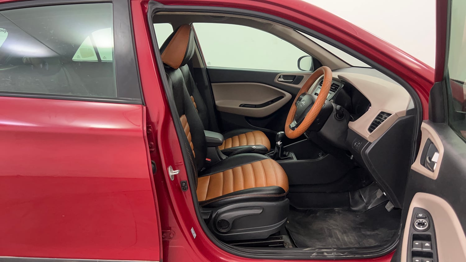 Used 2015 Hyundai Elite i20 Asta 1.2 Petrol Manual interior RIGHT SIDE FRONT DOOR CABIN VIEW