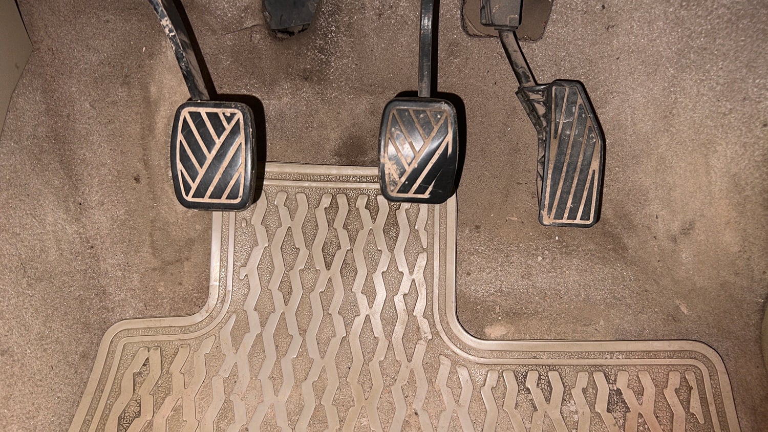 Used 2019 Maruti Suzuki Dzire VDi Diesel Manual interior PEDALS VIEW