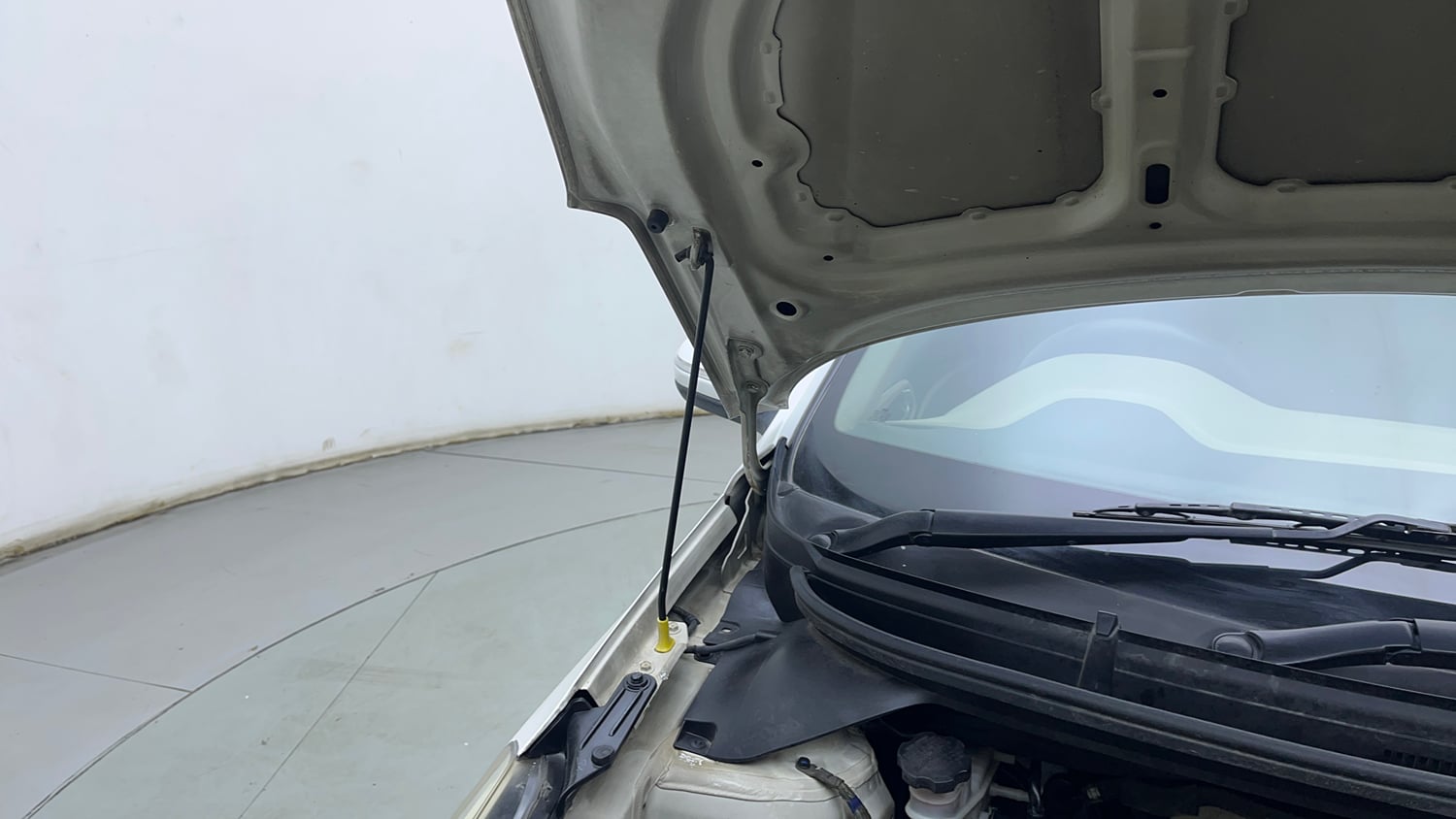 Used 2018 Hyundai Elite i20 Asta 1.2 AT Petrol Automatic engine ENGINE RIGHT SIDE HINGE & APRON VIEW