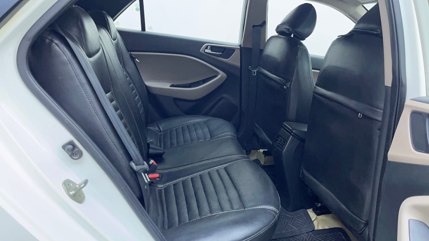 Used 2018 Hyundai Elite i20 Asta 1.2 AT Petrol Automatic interior RIGHT SIDE REAR DOOR CABIN VIEW