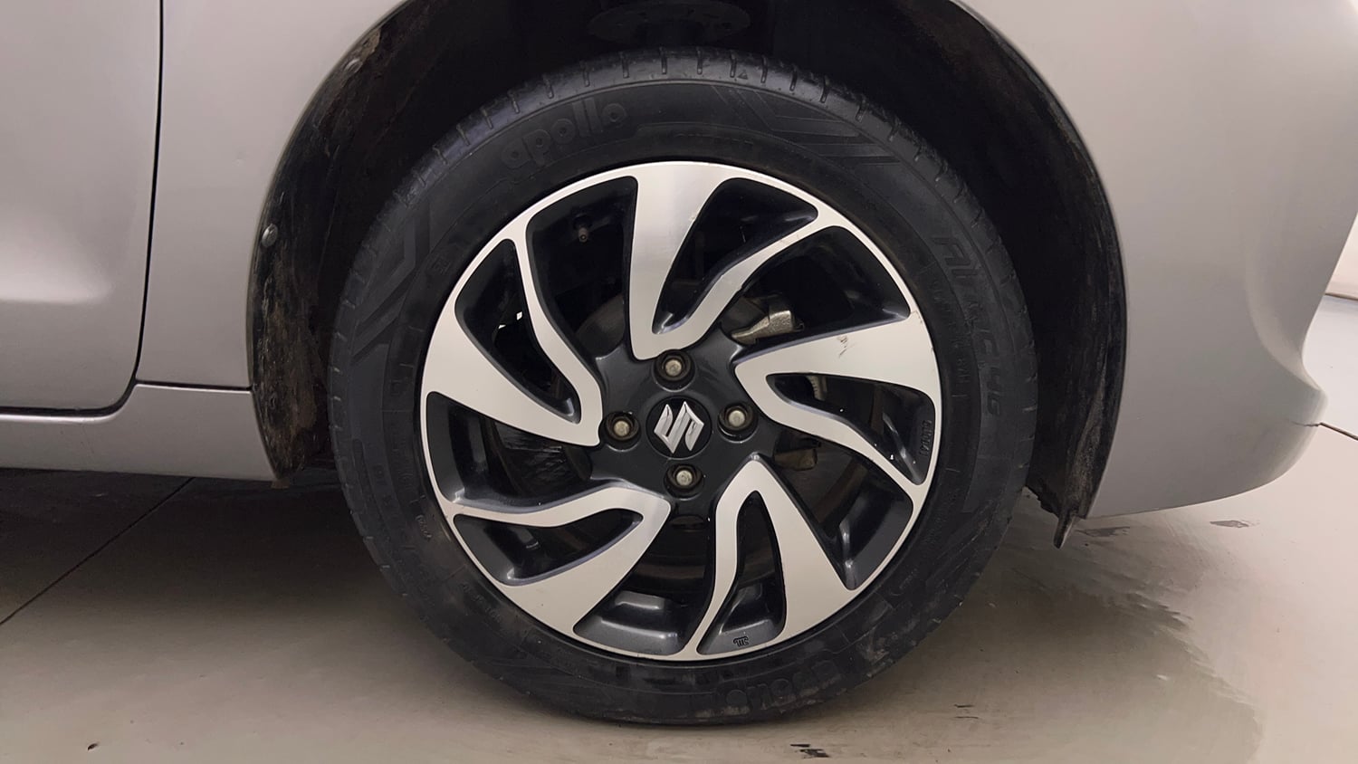 Used 2019 Maruti Suzuki Baleno Zeta Petrol Manual tyres RIGHT FRONT TYRE RIM VIEW