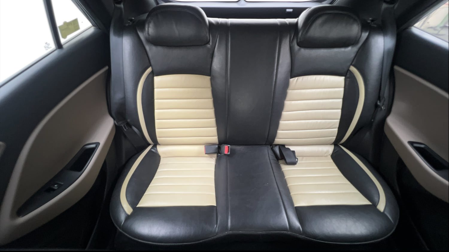 Used 2015 Hyundai Elite i20 Sportz 1.2 Petrol Manual interior REAR SEAT CONDITION VIEW