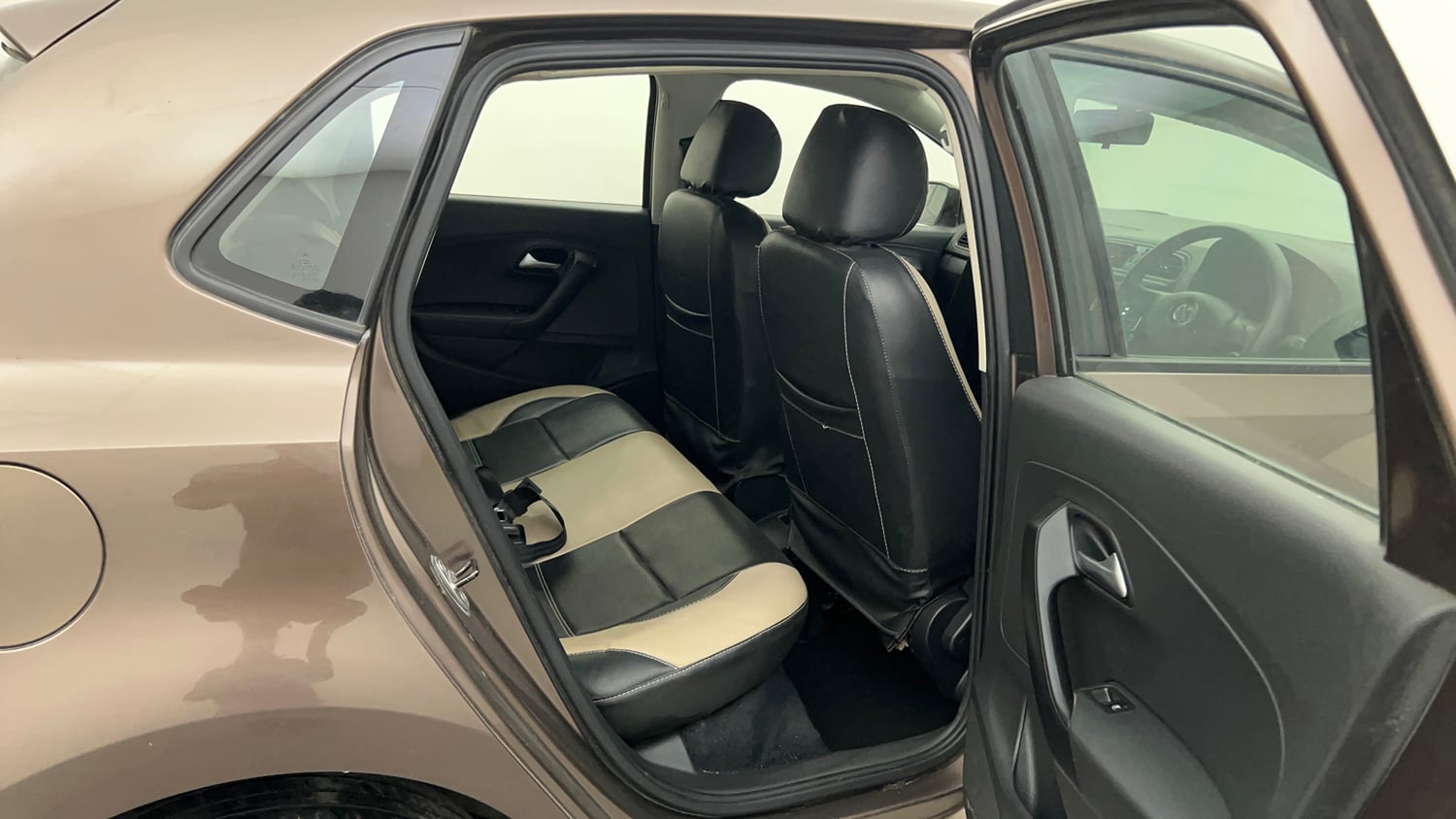 Used 2016 Volkswagen Polo Comfortline 1.2L (P) Petrol Manual interior RIGHT SIDE REAR DOOR CABIN VIEW