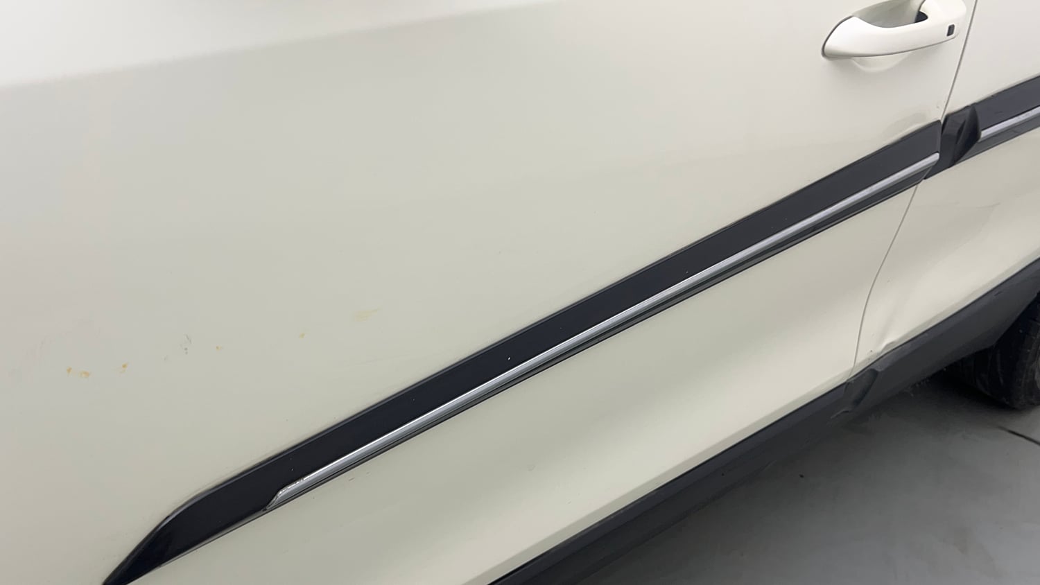 Used 2021 Mahindra XUV 300 1.5 W8 (O) Diesel Manual dents MINOR SCRATCH