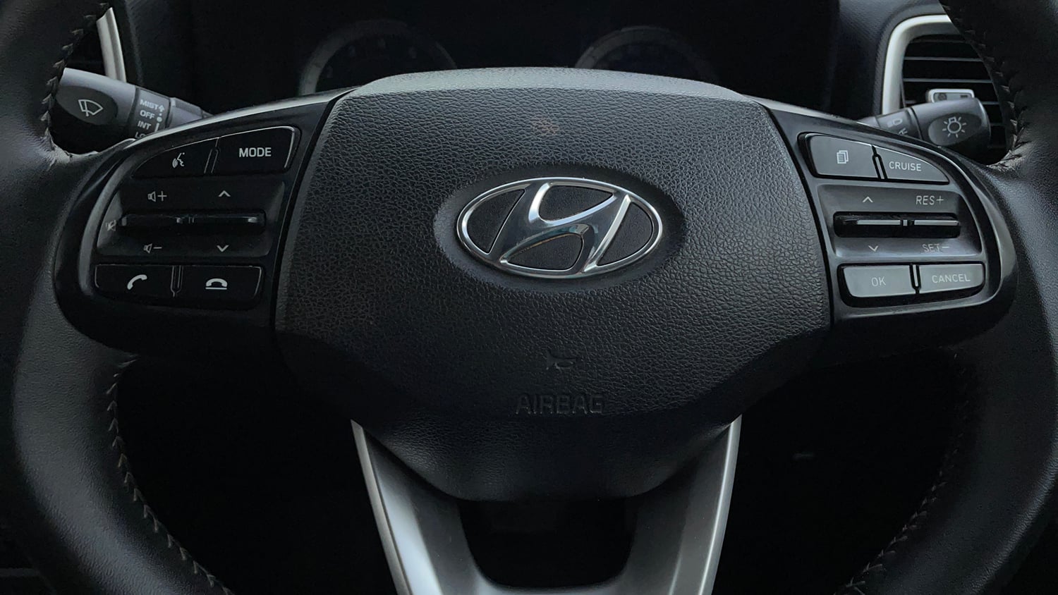 Used 2019 Hyundai Venue SX Plus 1.0 Turbo DCT Petrol Automatic top_features Airbags