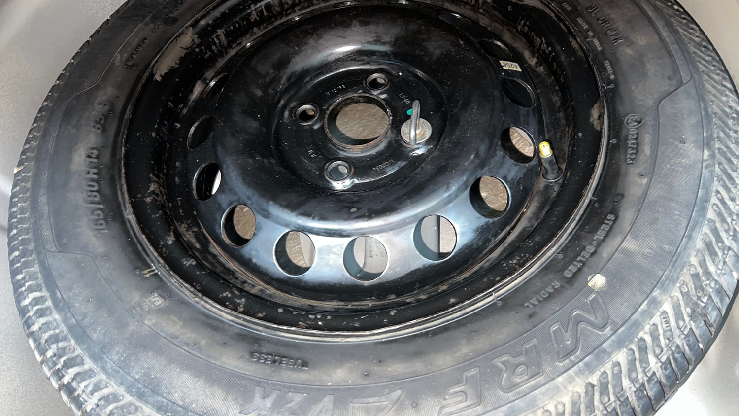 Used 2017 Maruti Suzuki Swift Dzire VXI Petrol Manual tyres SPARE TYRE VIEW