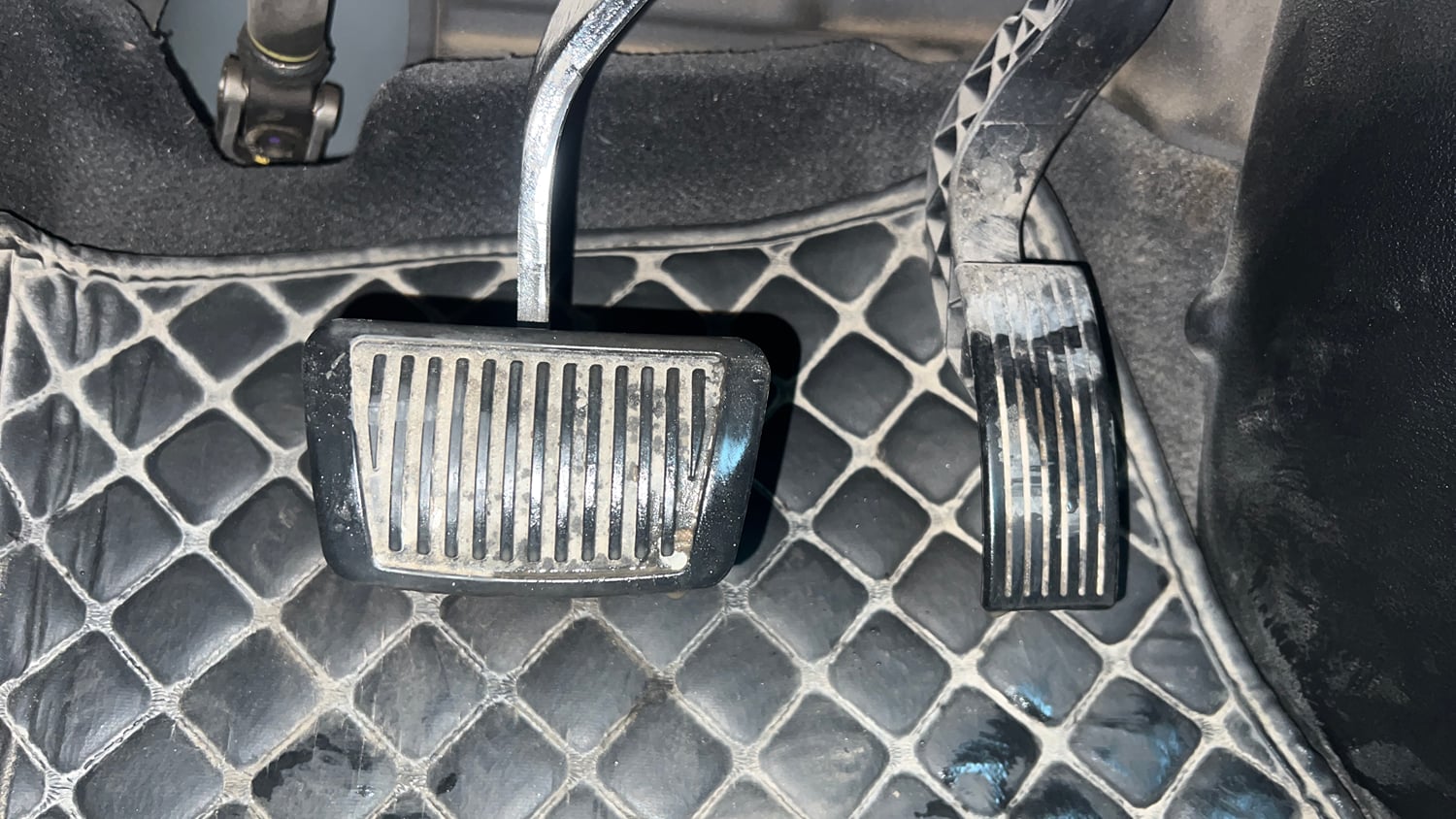 Used 2024 Hyundai Venue SX (O) 1.0 Turbo DCT Petrol Automatic interior PEDALS VIEW
