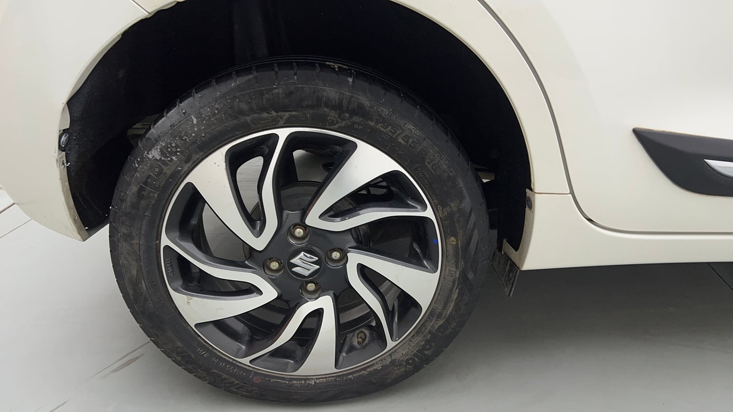 Used 2020 Maruti Suzuki Baleno Zeta Petrol Manual tyres RIGHT REAR TYRE RIM VIEW