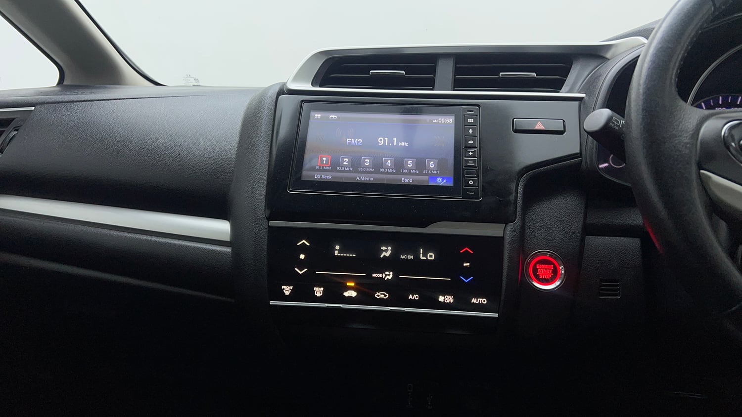 Used 2022 Honda WR-V VX MT Petrol Petrol Manual interior MUSIC SYSTEM & AC CONTROL VIEW