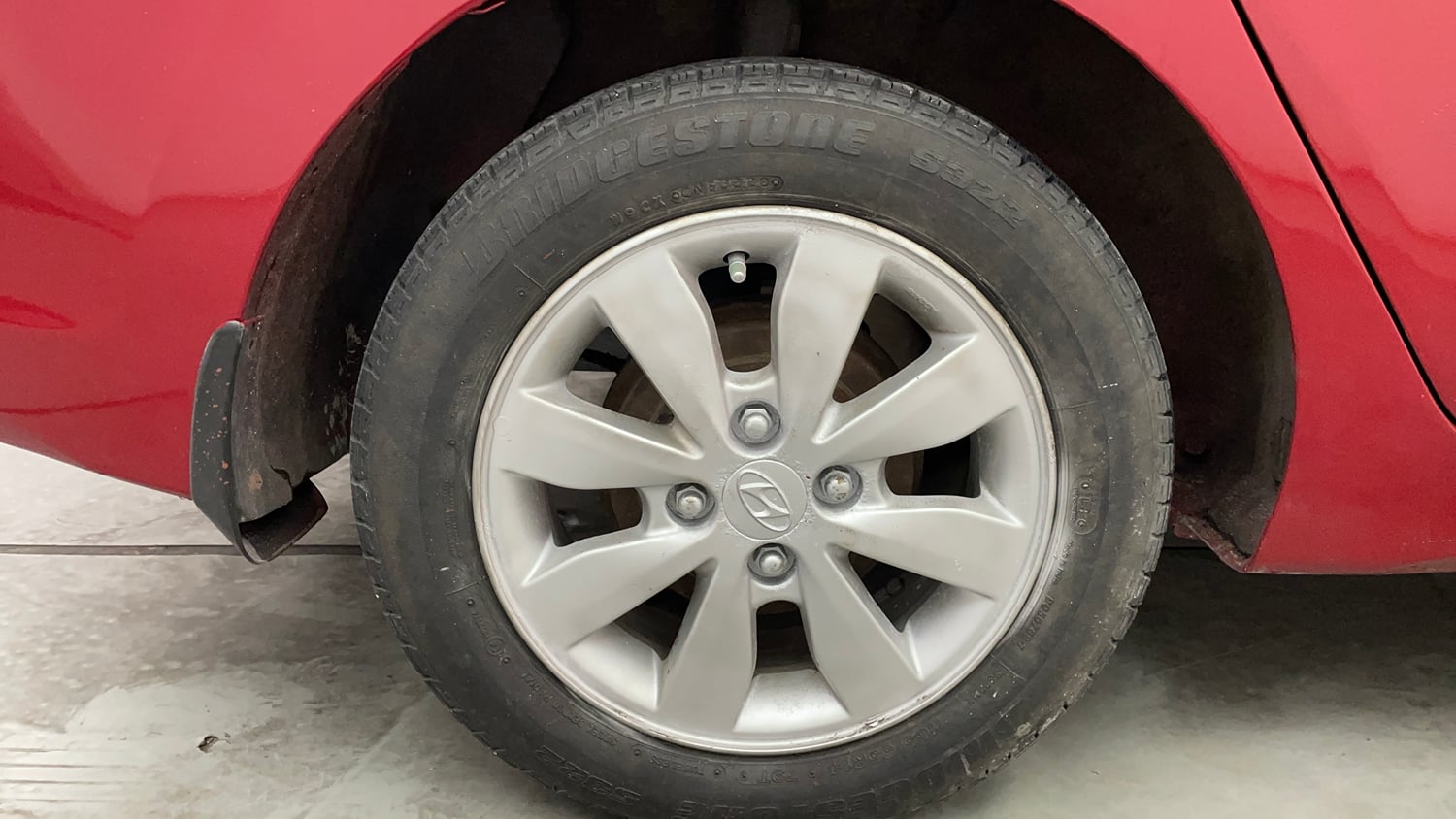 Used 2014 Hyundai Xcent S 1.2 (O) Petrol Manual tyres RIGHT REAR TYRE RIM VIEW