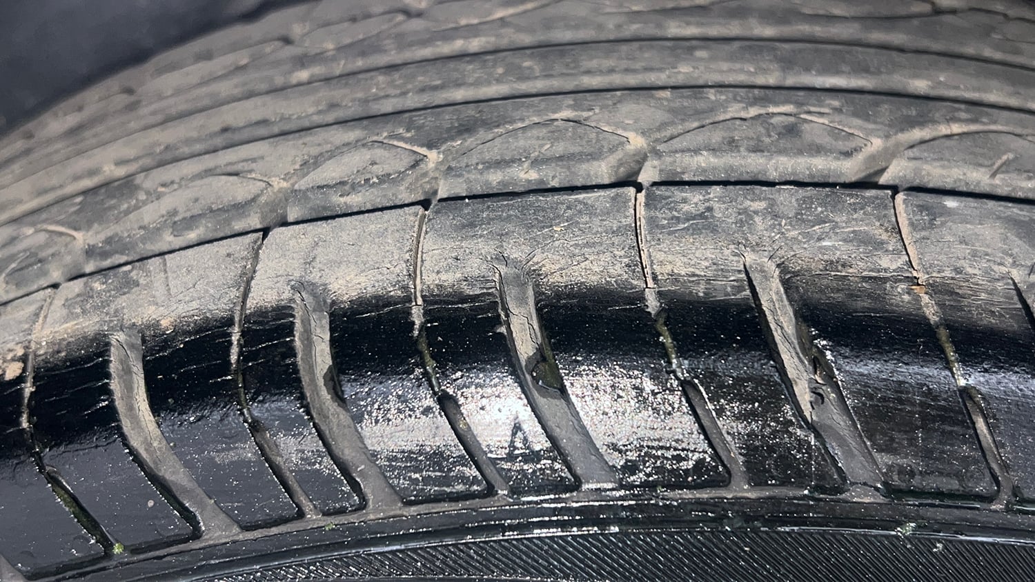 Used 2013 Honda Brio S MT Petrol Manual tyres LEFT REAR TYRE TREAD VIEW