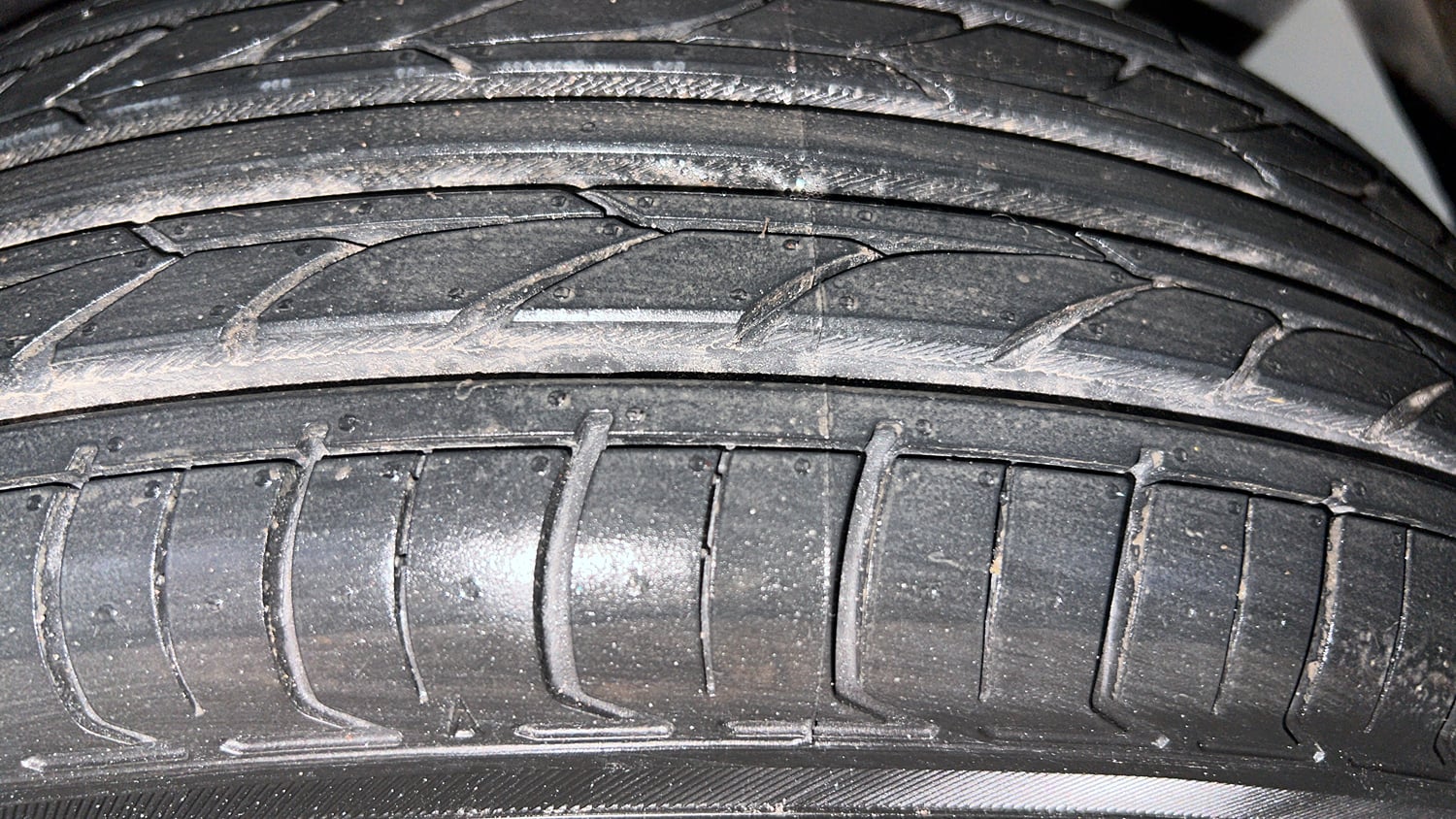 Used 2015 Maruti Suzuki Wagon R VXI Petrol Manual tyres LEFT REAR TYRE TREAD VIEW