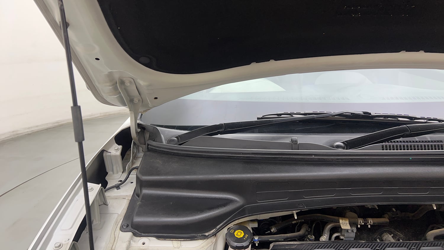 Used 2022 Hyundai Creta SX 1.5 Petrol Executive Petrol Manual engine ENGINE RIGHT SIDE HINGE & APRON VIEW