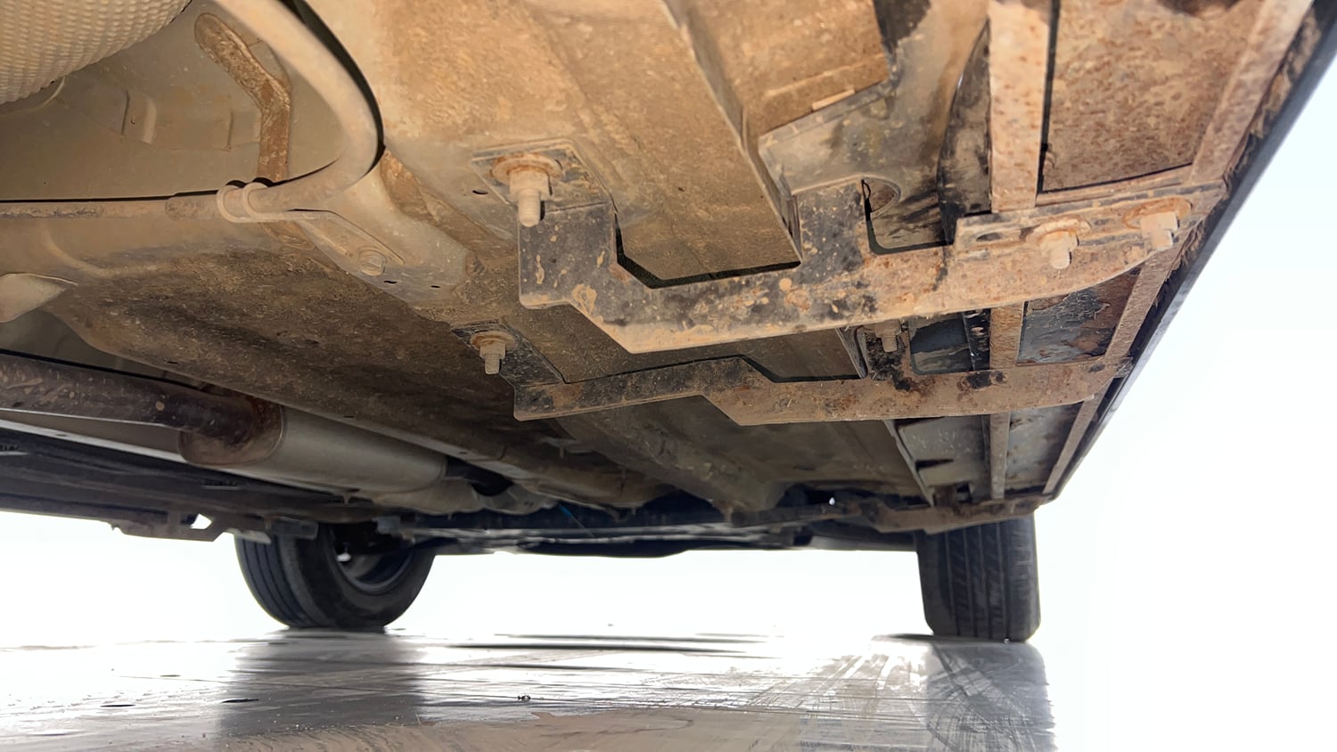 Used 2023 Kia Sonet HTX 1.0 iMT Petrol Manual extra REAR RIGHT UNDERBODY VIEW