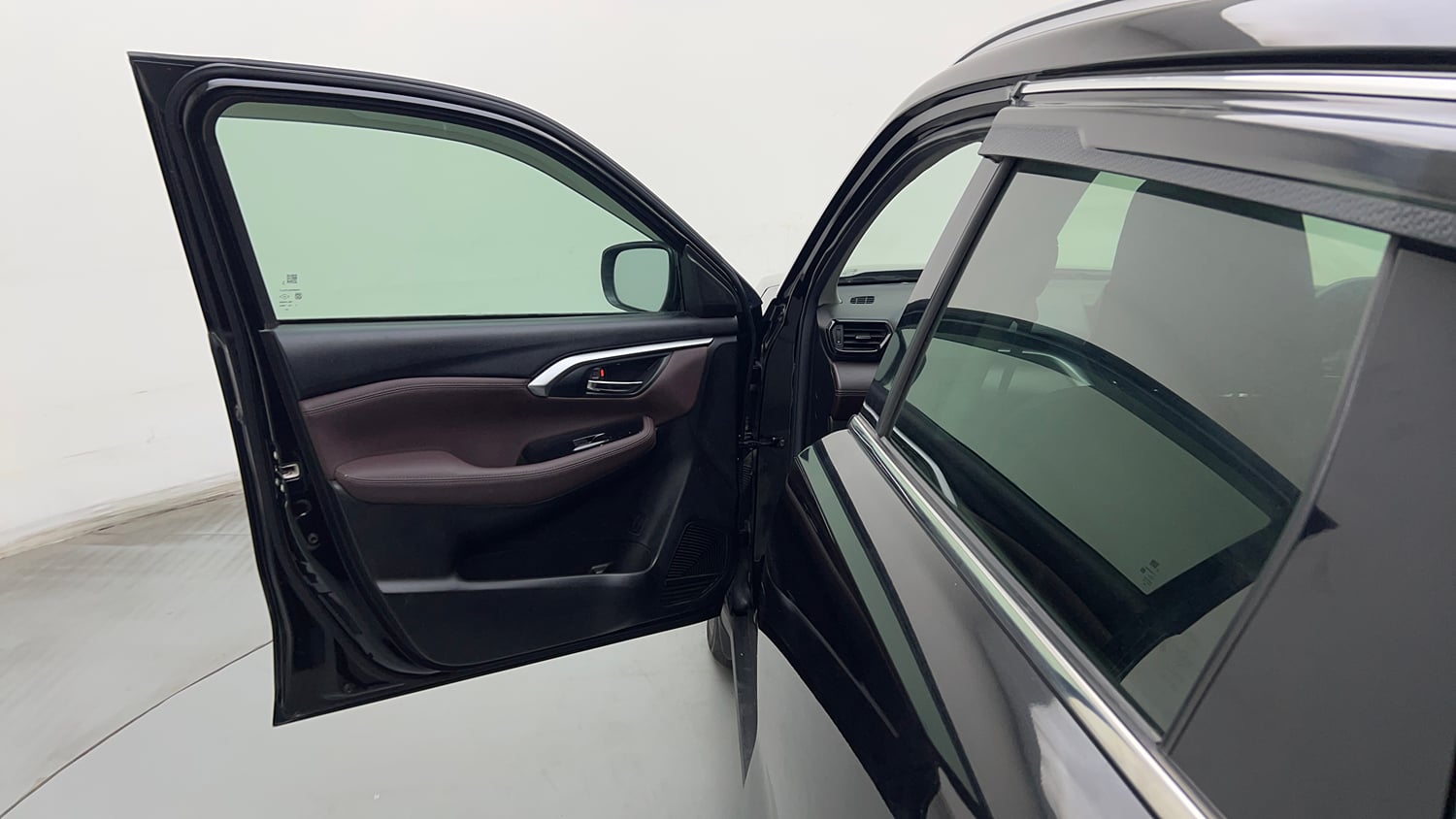 Used 2025 Maruti Suzuki Grand Vitara Zeta Smart Hybrid Petrol Manual interior LEFT FRONT DOOR OPEN VIEW