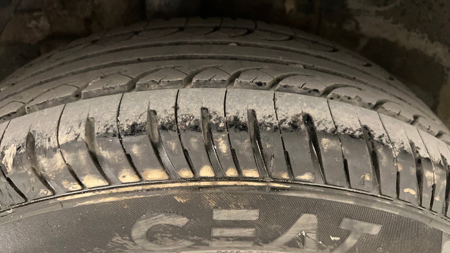 Used 2016 Hyundai Elite i20 Sportz 1.2 Petrol Manual tyres RIGHT REAR TYRE TREAD VIEW