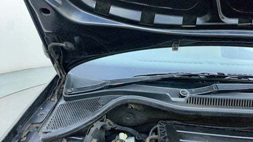 Used 2015 Volkswagen Vento Highline Petrol Petrol Manual engine ENGINE RIGHT SIDE HINGE & APRON VIEW