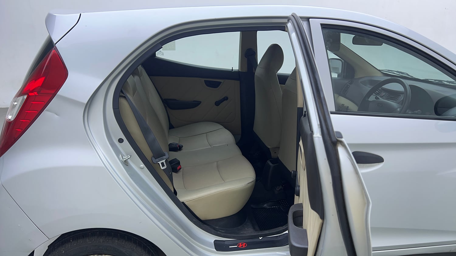Used 2018 Hyundai Eon Era + Petrol Manual interior RIGHT SIDE REAR DOOR CABIN VIEW