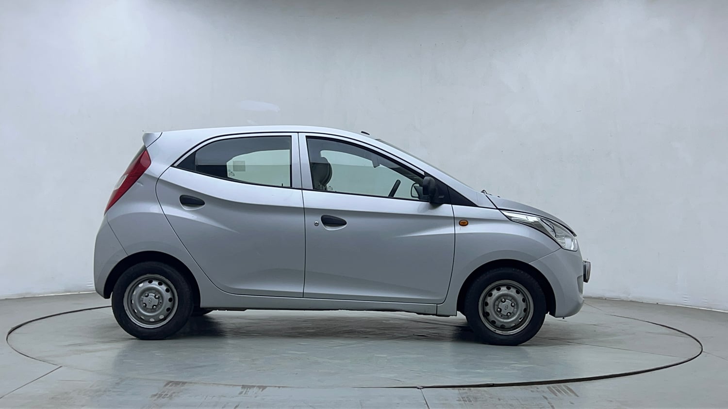 Used 2018 Hyundai Eon Era + Petrol Manual exterior RIGHT SIDE VIEW