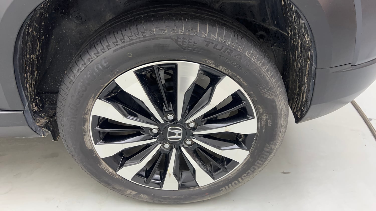 Used 2024 Honda Elevate VX CVT Petrol Automatic tyres LEFT REAR TYRE RIM VIEW
