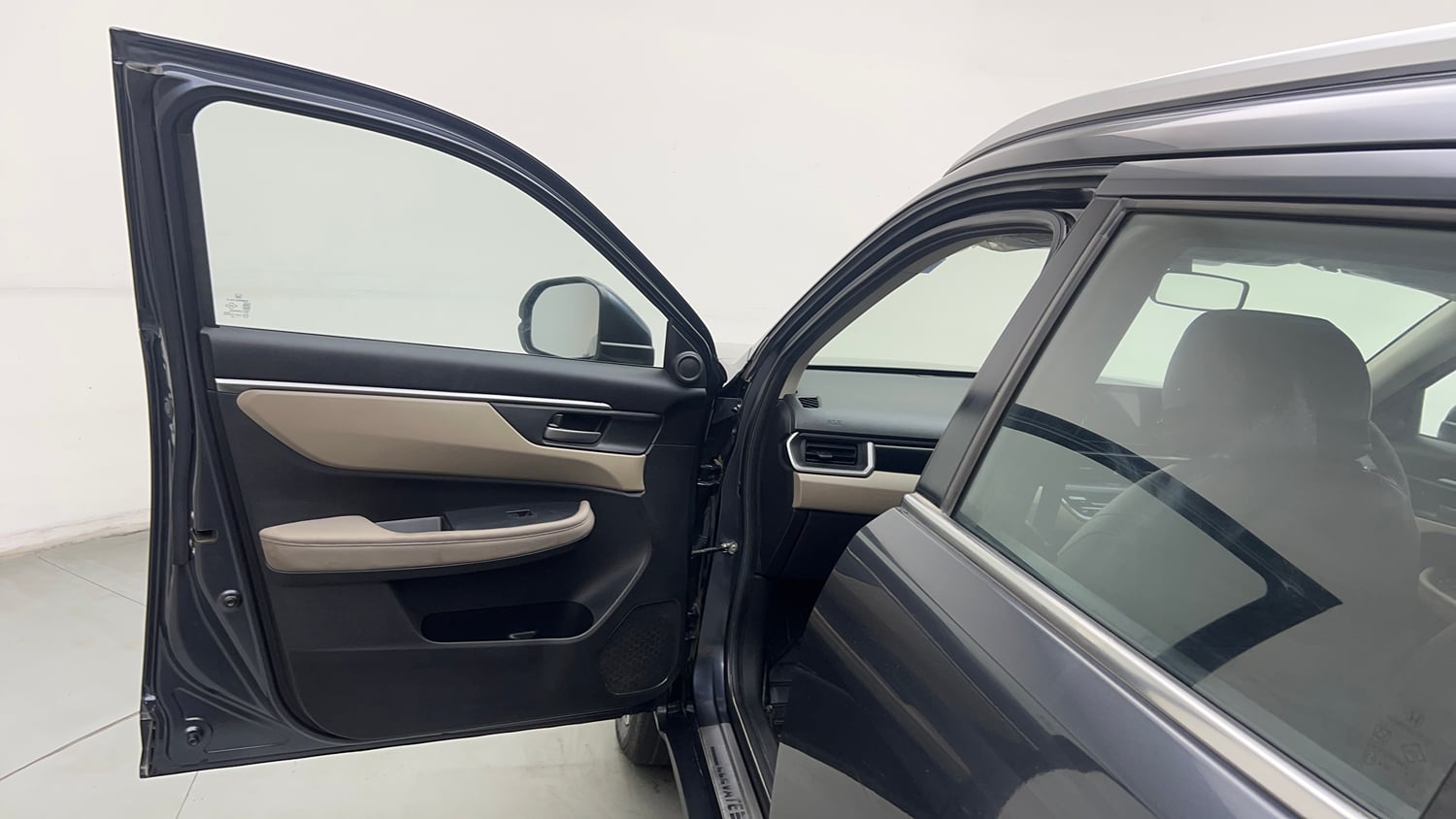 Used 2024 Honda Elevate VX CVT Petrol Automatic interior LEFT FRONT DOOR OPEN VIEW